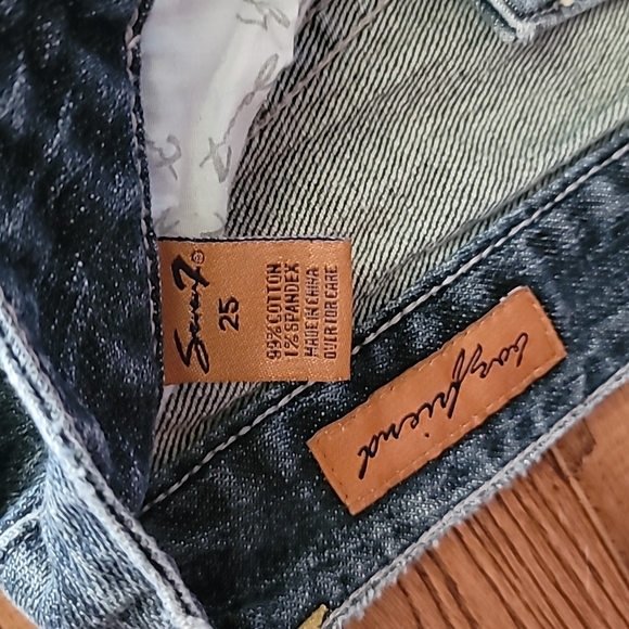 Like New Seven7 Boyfriend Jeans - Picture 5 of 7